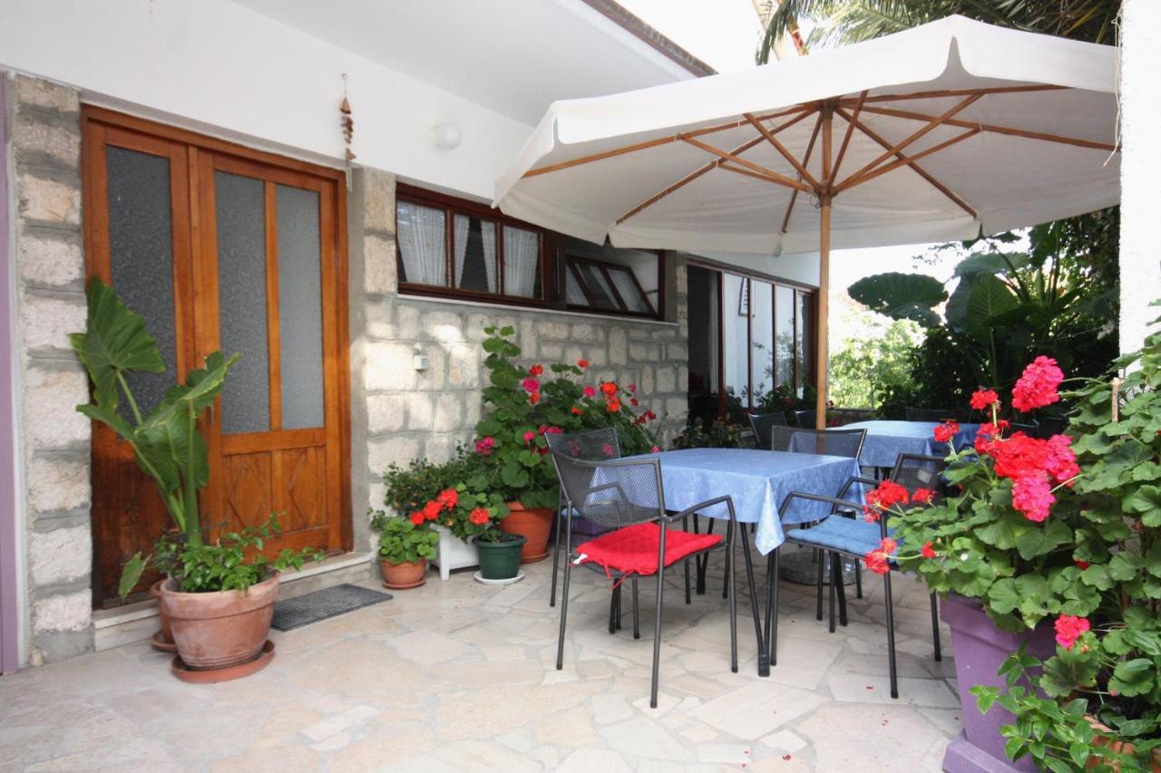 Apartments And Rooms By The Sea Banjol, Rab - 5077 Luaran gambar