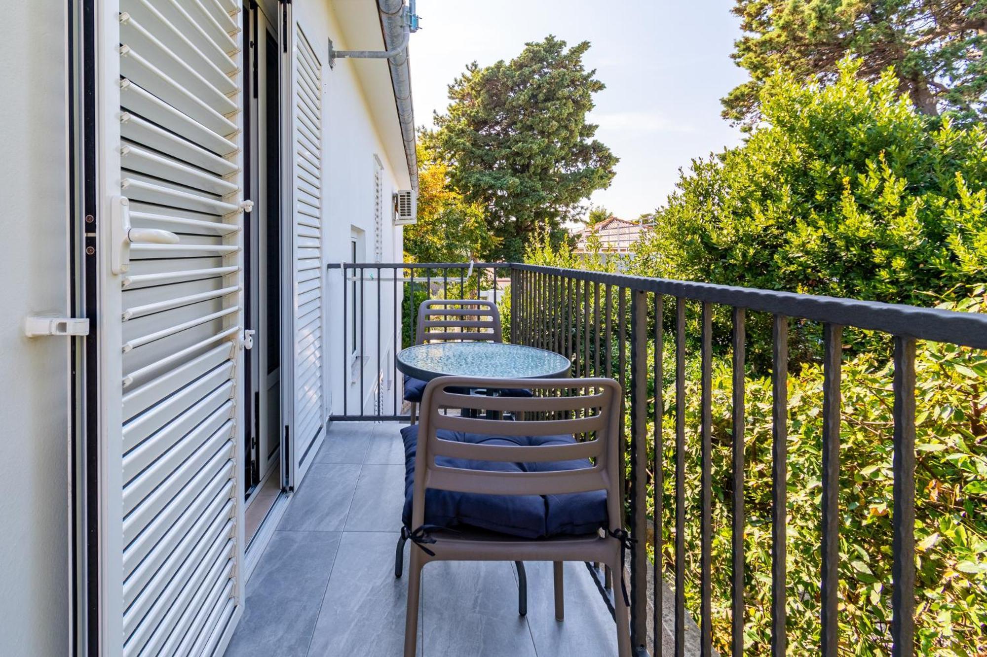 Apartments And Rooms By The Sea Banjol, Rab - 5077 Luaran gambar